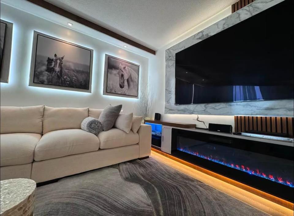 New Chic & Cozy 1bd Near East River, Minutes From Park Appartement New York