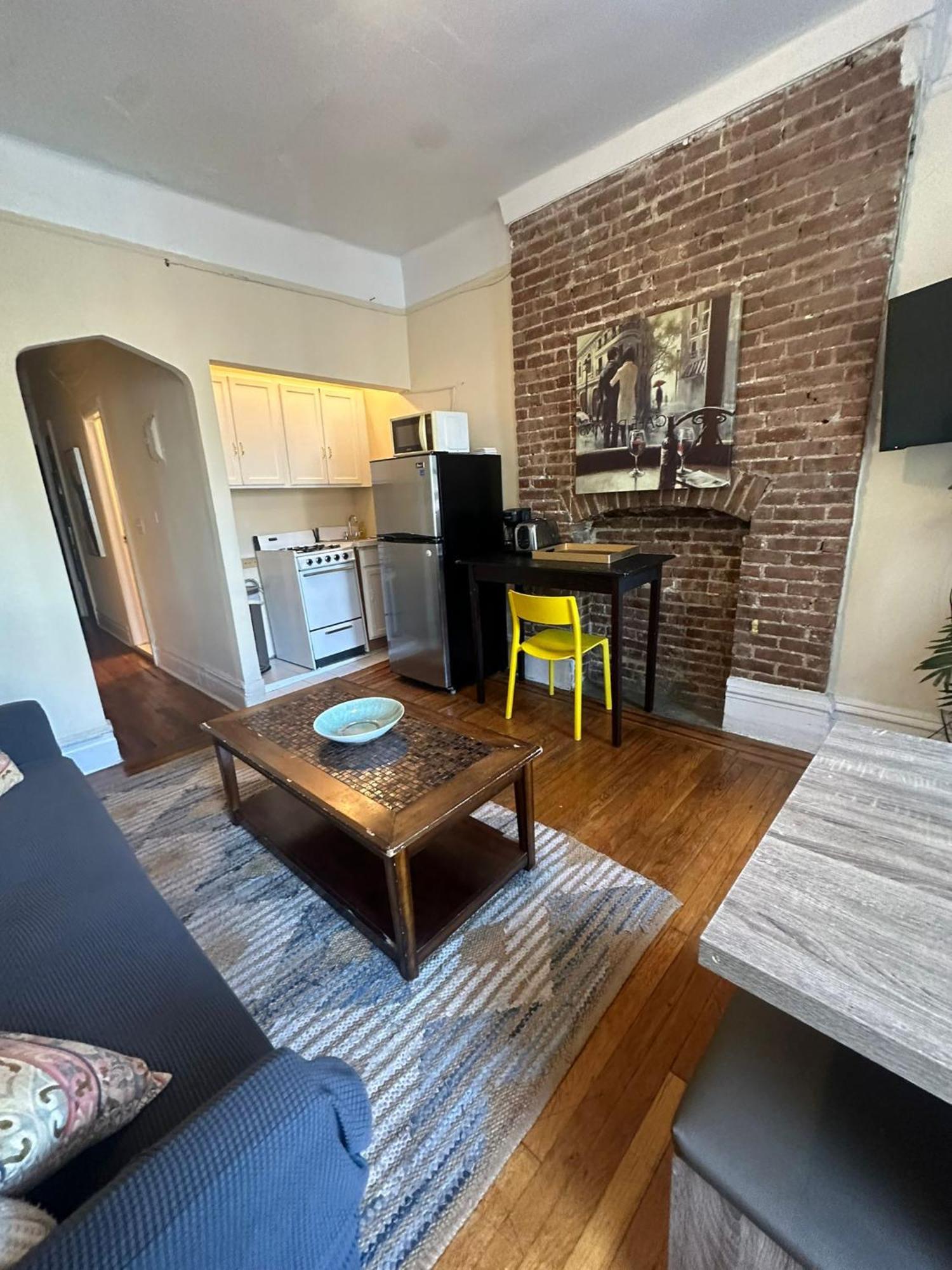 1 Bedroom Cozy Unit In Columbus Ave Appartement *