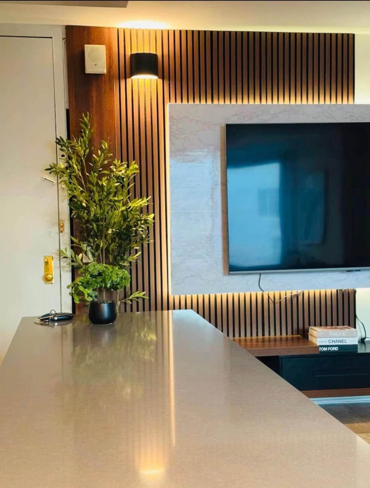 New Chic & Cozy 1bd Near East River, Minutes From Park Appartement *