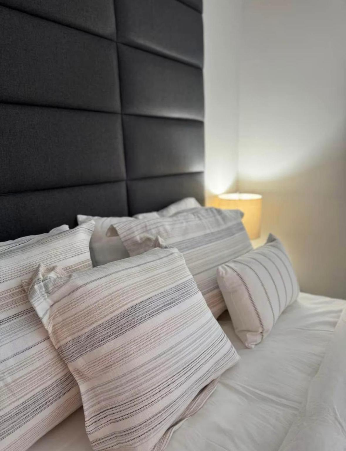 New Chic & Cozy 1bd Near East River, Minutes From Park Appartement