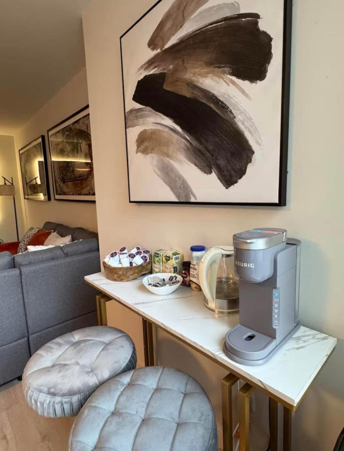 New Chic & Cozy 1bd Near East River, Minutes From Park Appartement *