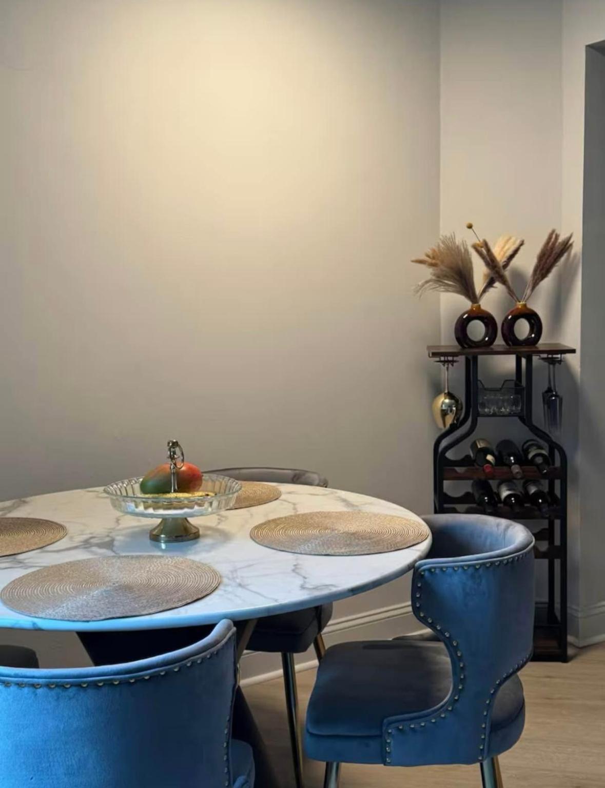 New Chic & Cozy 1bd Near East River, Minutes From Park Appartement *