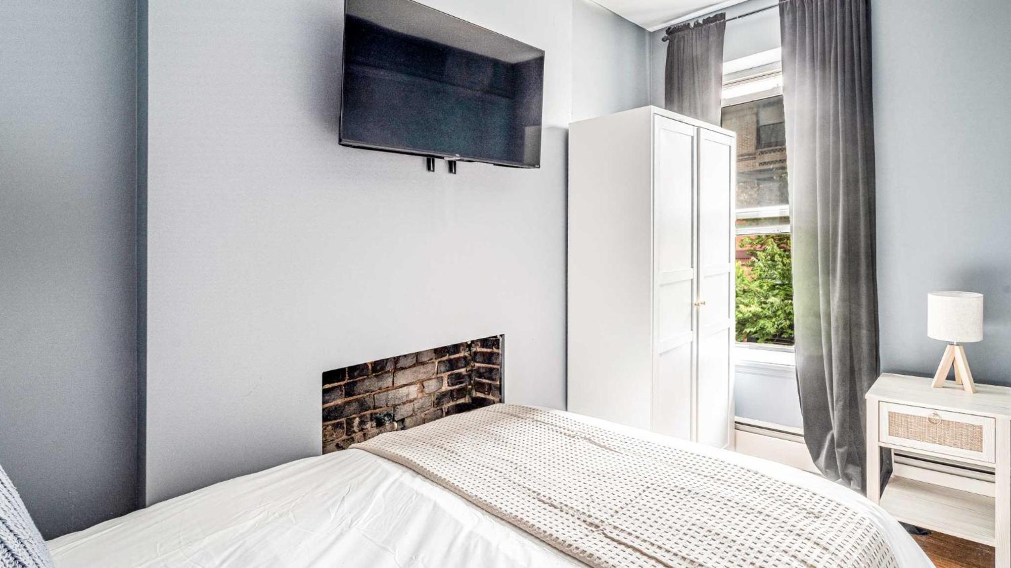 Elegant & Chic 4 Bdr & 1 Bth In Midtown Manhattan Appartement