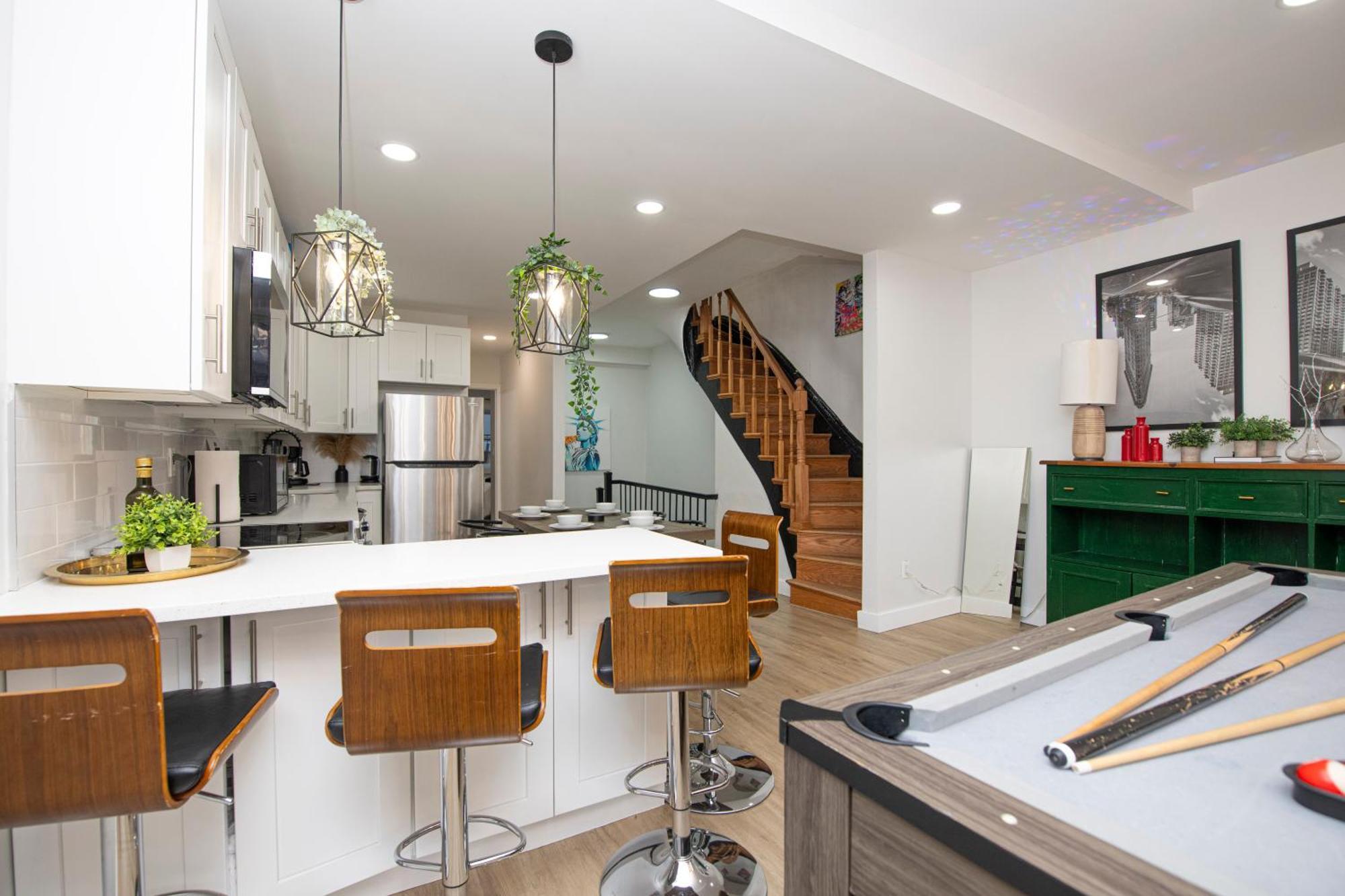 Sophisticated 4 Bedroom Duplex With Private Rooftop *