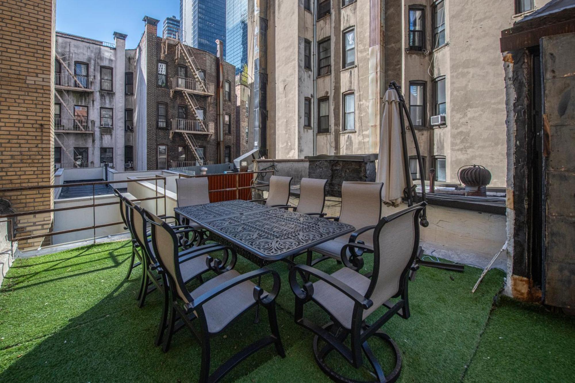 Sophisticated 4 Bedroom Duplex With Private Rooftop