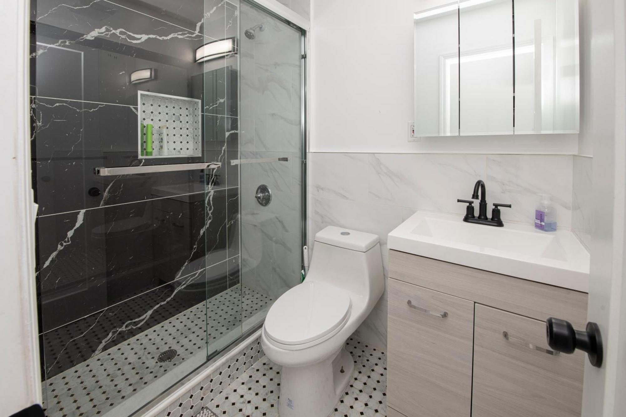 Sophisticated 4 Bedroom Duplex With Private Rooftop Appartement