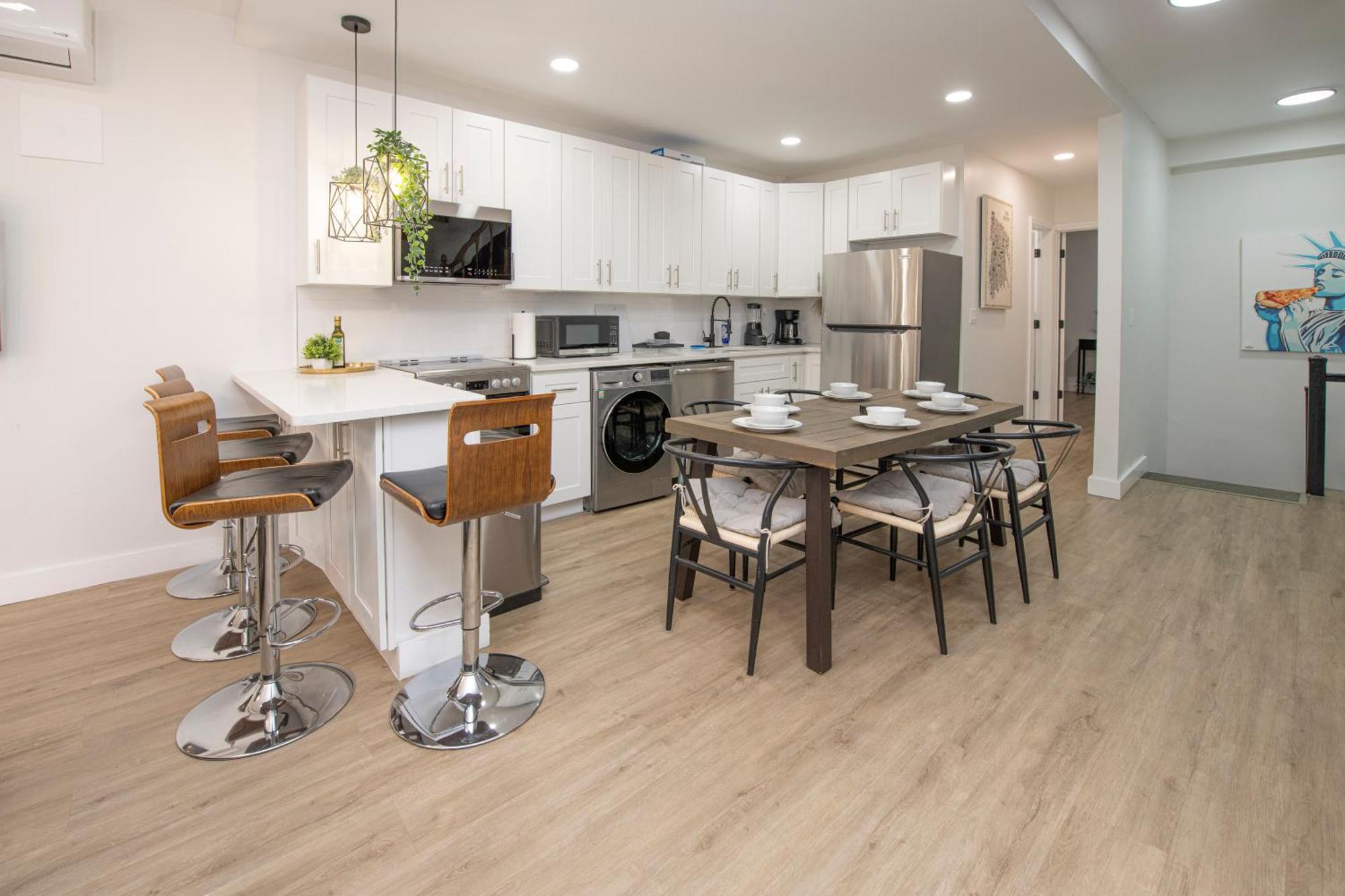 Sophisticated 4 Bedroom Duplex With Private Rooftop Appartement