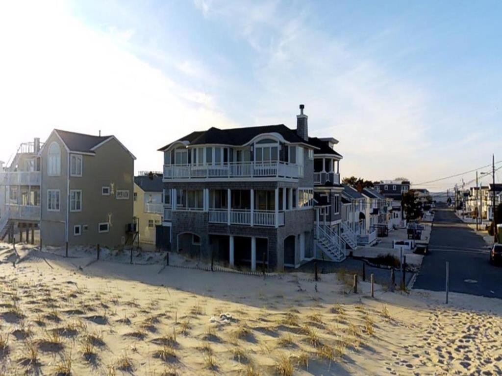 Hébergement de vacances Pet Friendly, Single Family, Ocean Front, Elevator, Badges, Wifi, Decks, Chairs, Oceanview, Keurig, Jacuzzi-jet Tub, O-s Shower, *