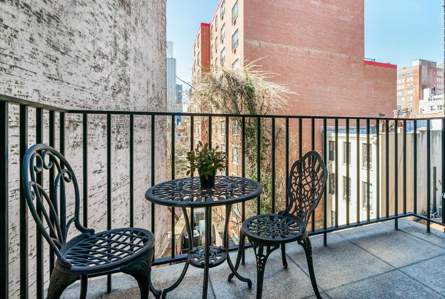 Appartamento 809-4b Balcony W D Prime Location *