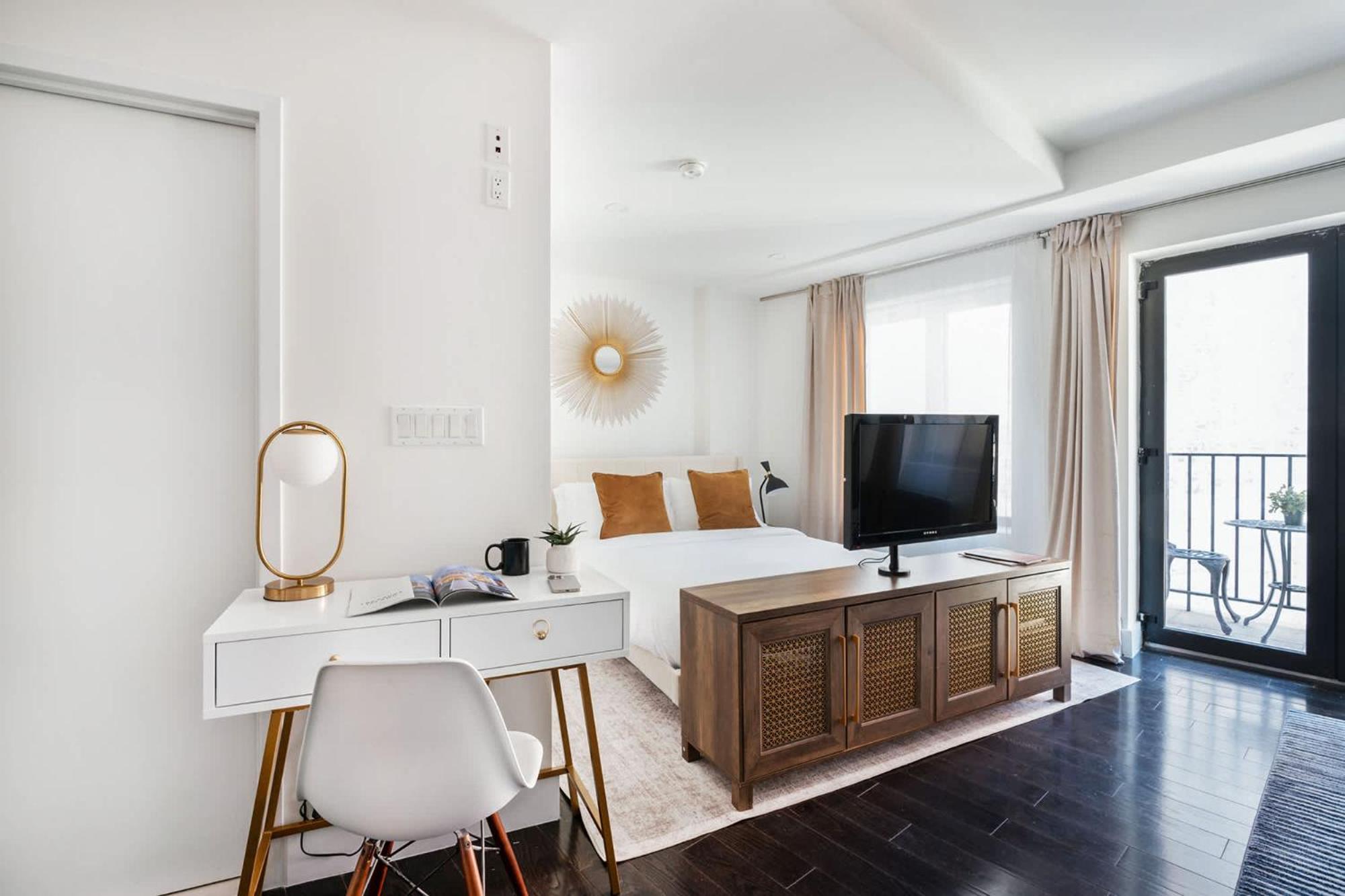 Appartamento 809-4b Balcony W D Prime Location *