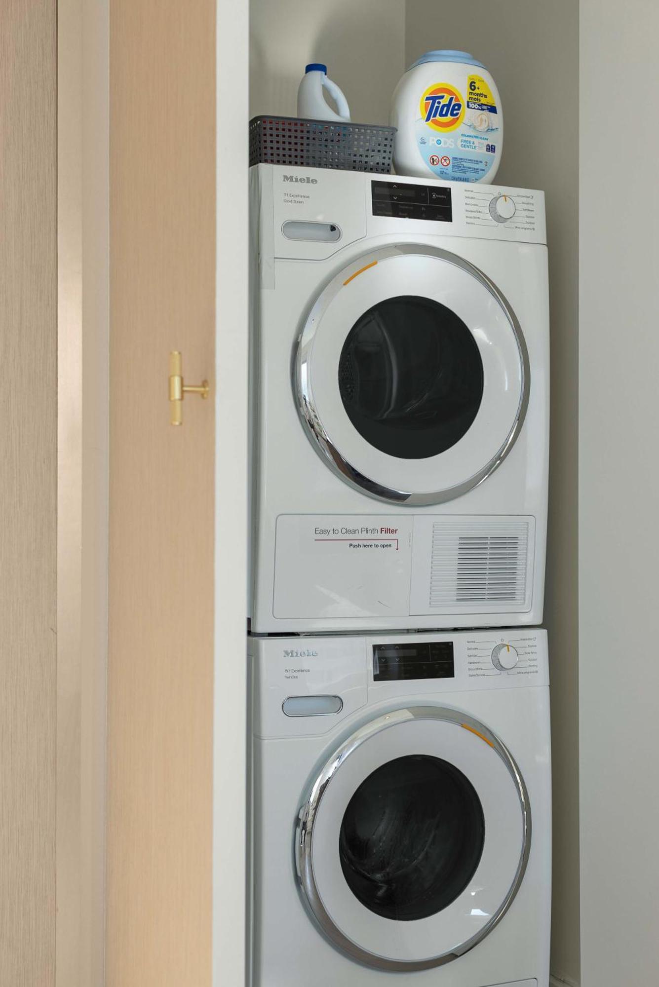 Rare Luxurious 1 Block From Time Square Appartement