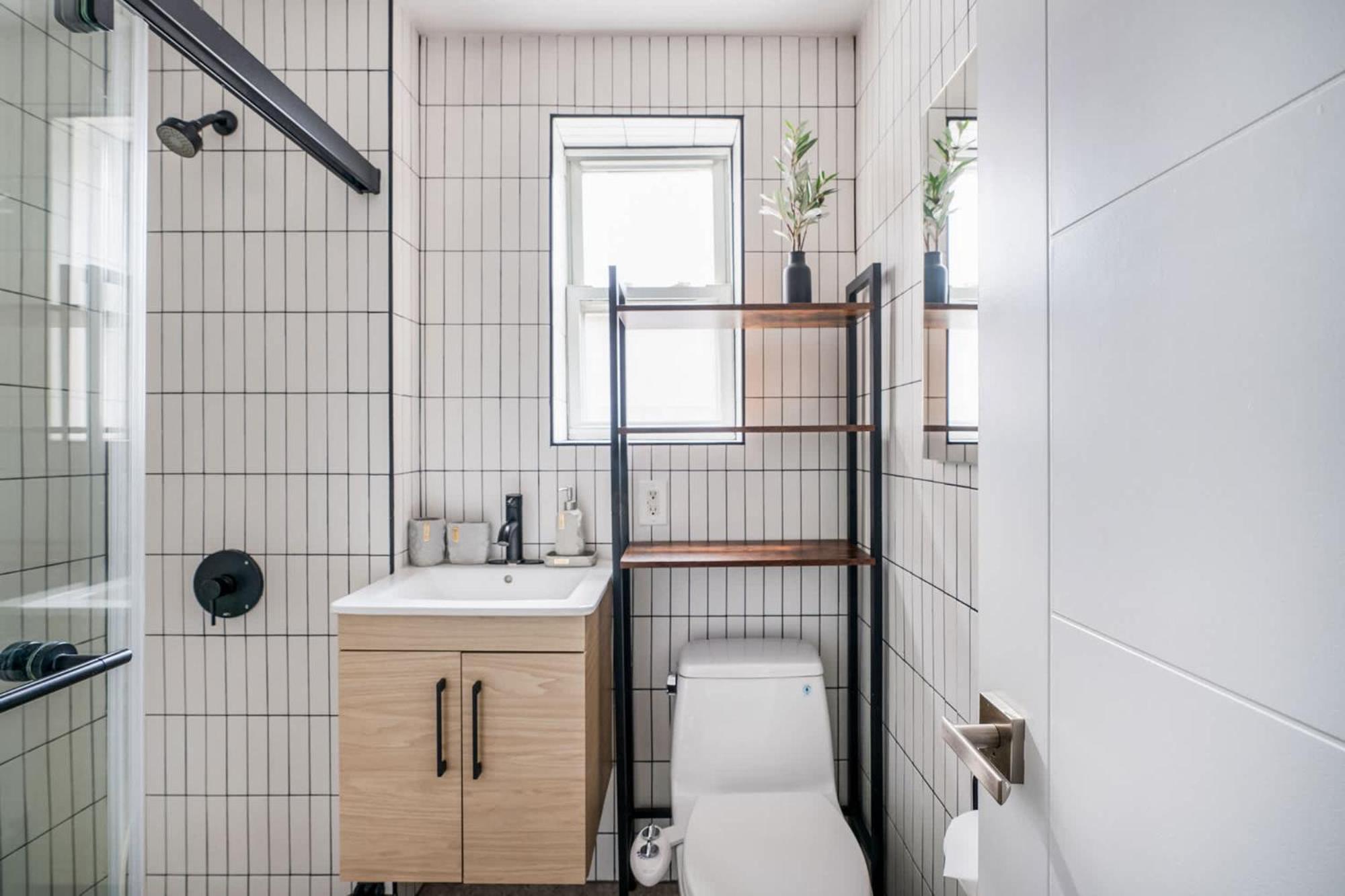 39-3 Newly Renovated 3 Bedroom Prime Midtown Sleeps 6 Appartement *