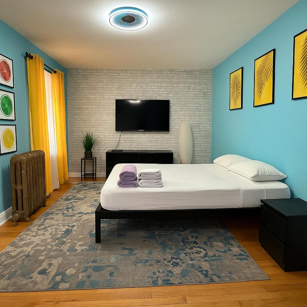 Modern Xl Queen Room Comfort & Character In Harlem * New York City