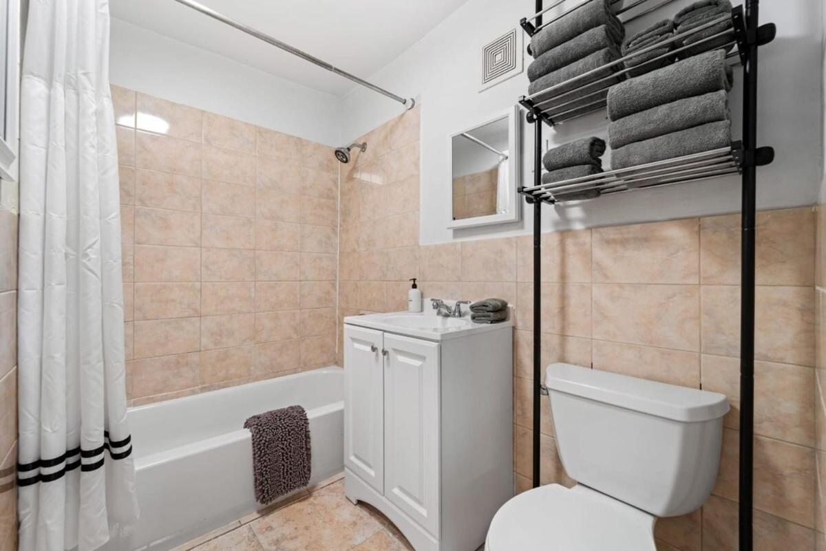 Convenient 2br - Walking Distance To Times Square Appartement *