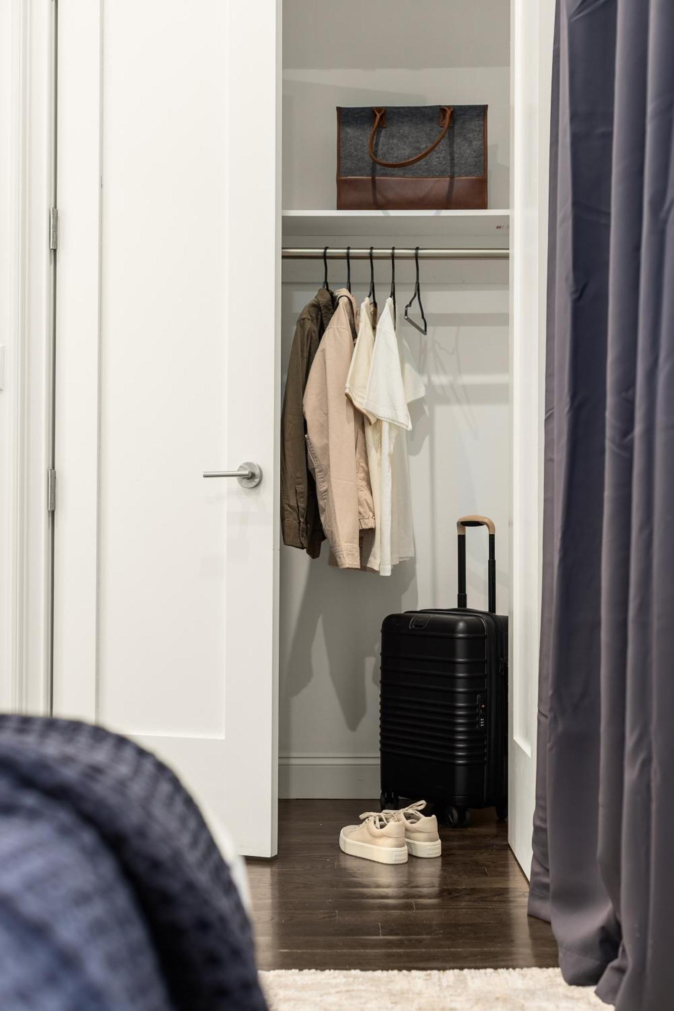 Stylish 3br Designer In Harlem With Parking *