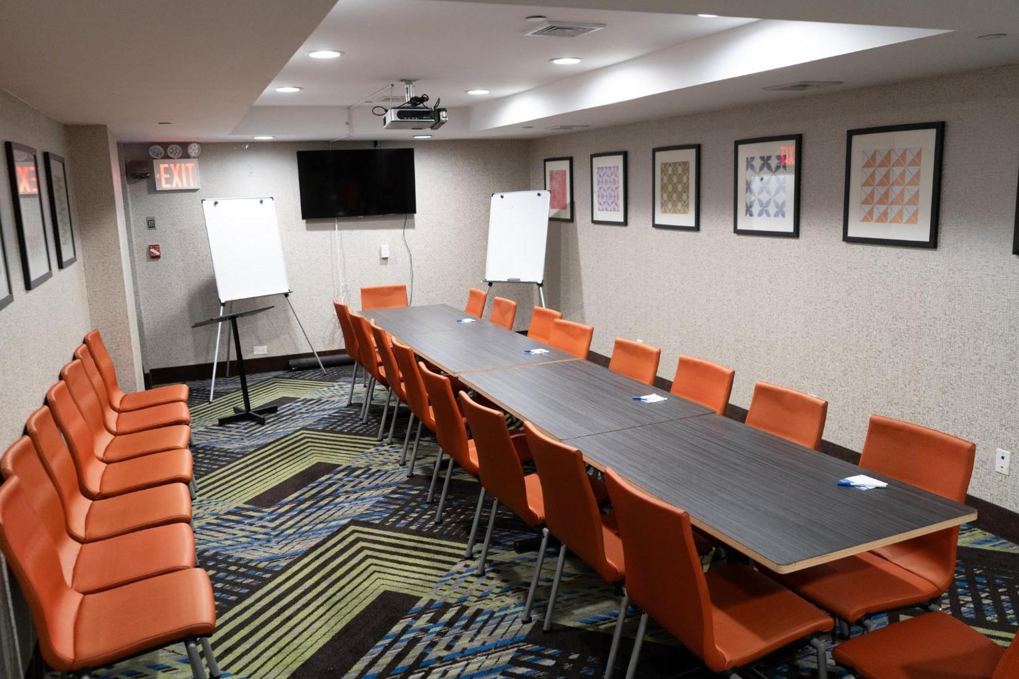 Hotel Express Maspeth By Ihg