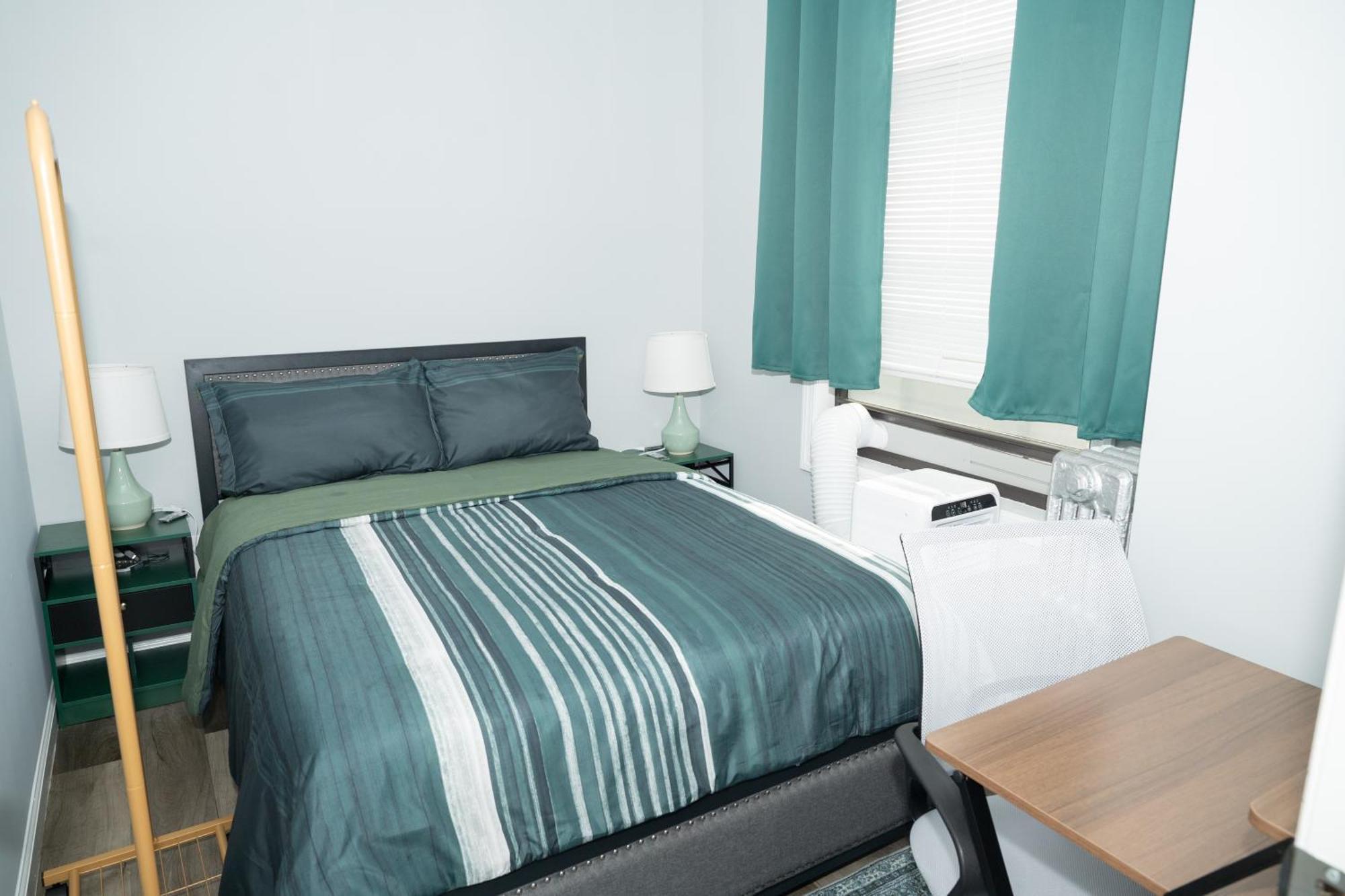 Emerald At Brighton 2min Walk To Ocean N Subway Chic * New York