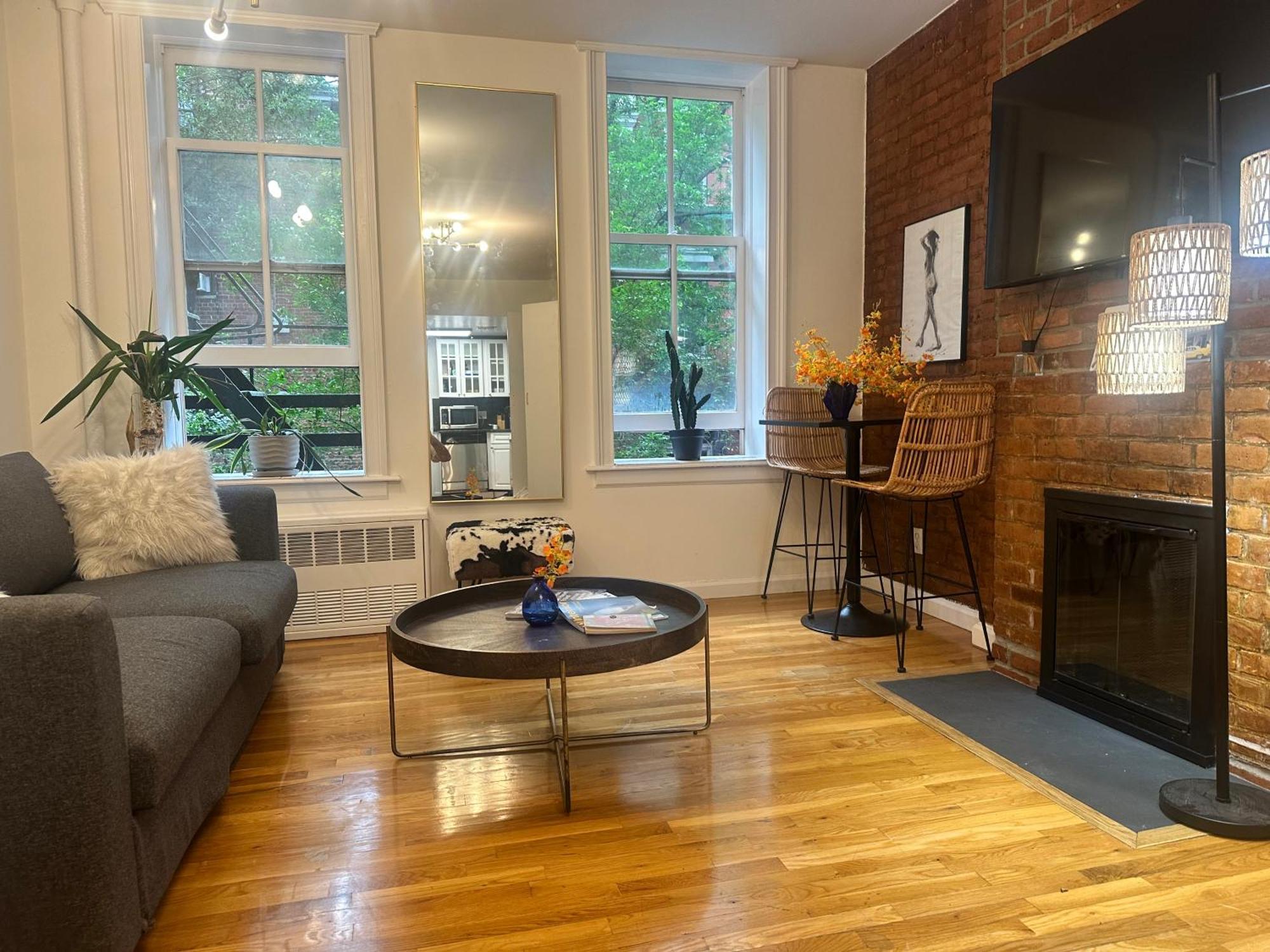 Beauty In The Heart Of The Village Apartment *