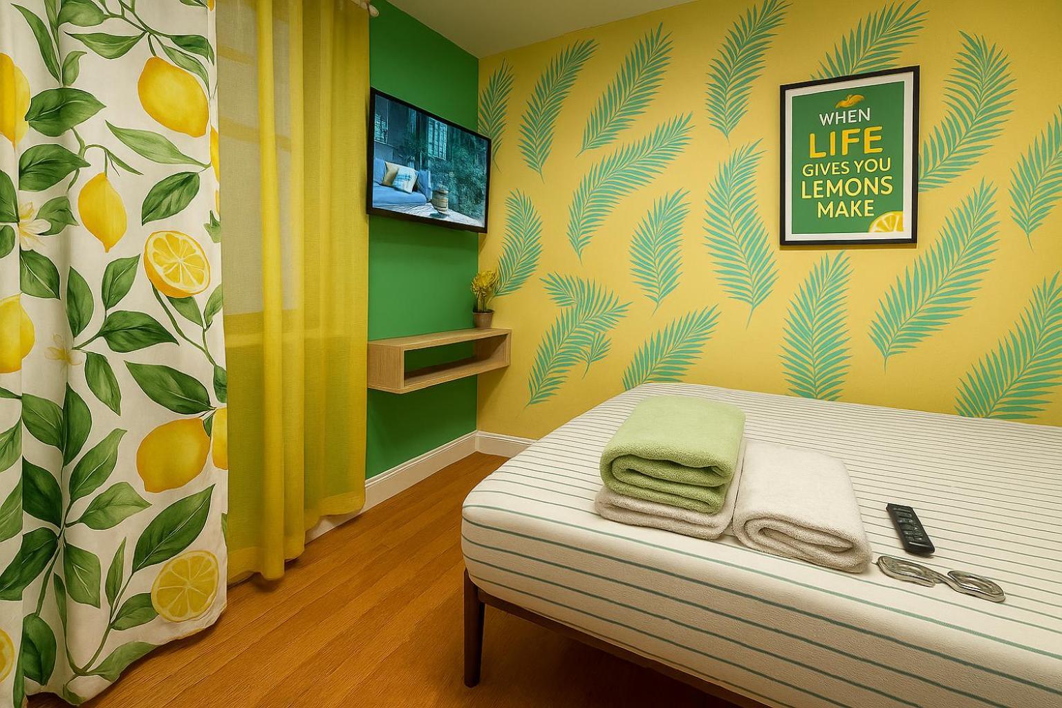 Lemon Vibes Queen Size Room *