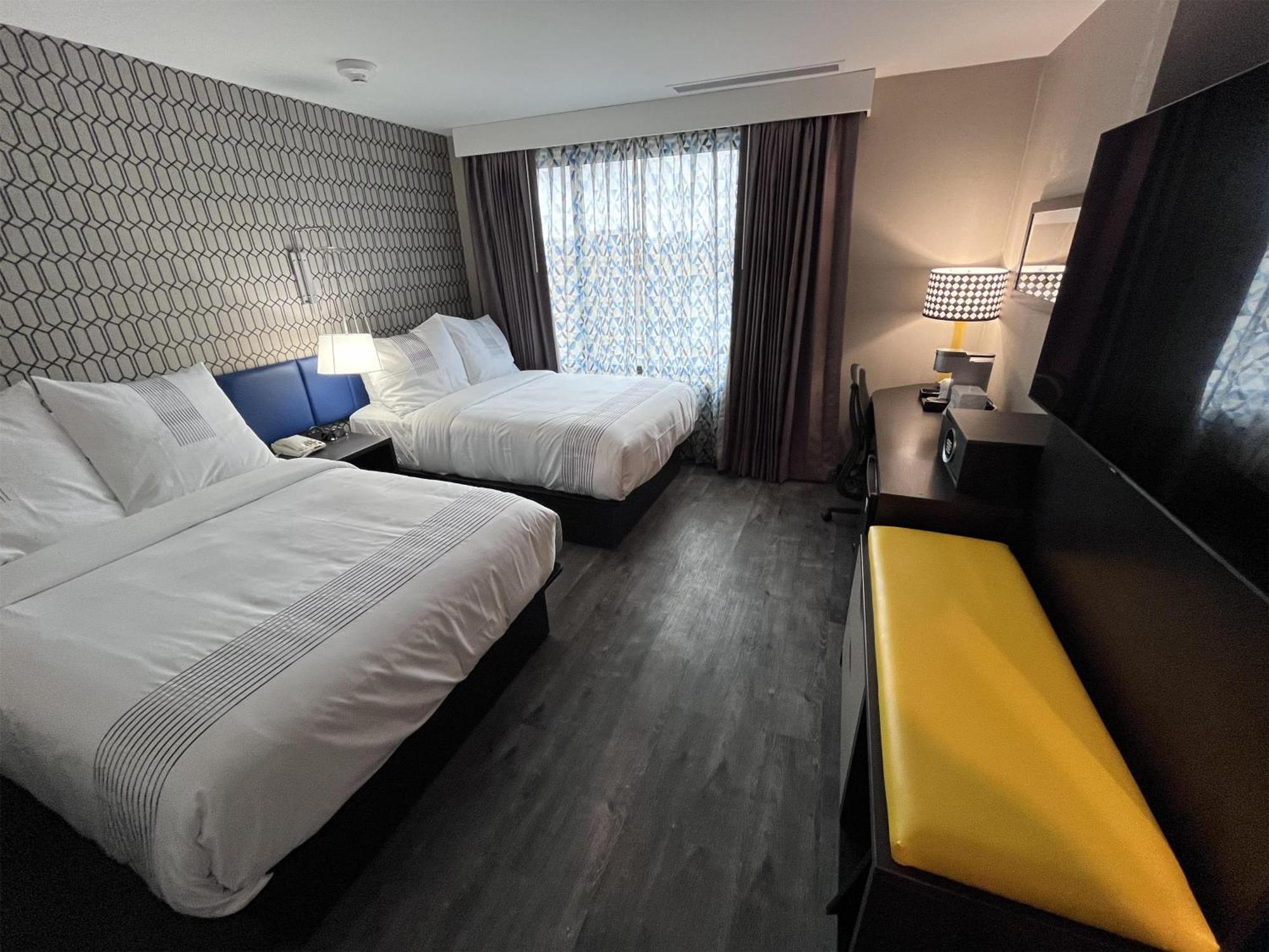 Hotel Glo Western Bronx Nyc New York