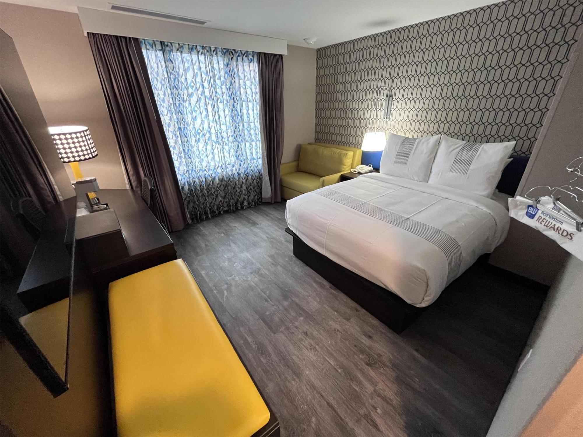 Hotel Glo Western Bronx Nyc New York