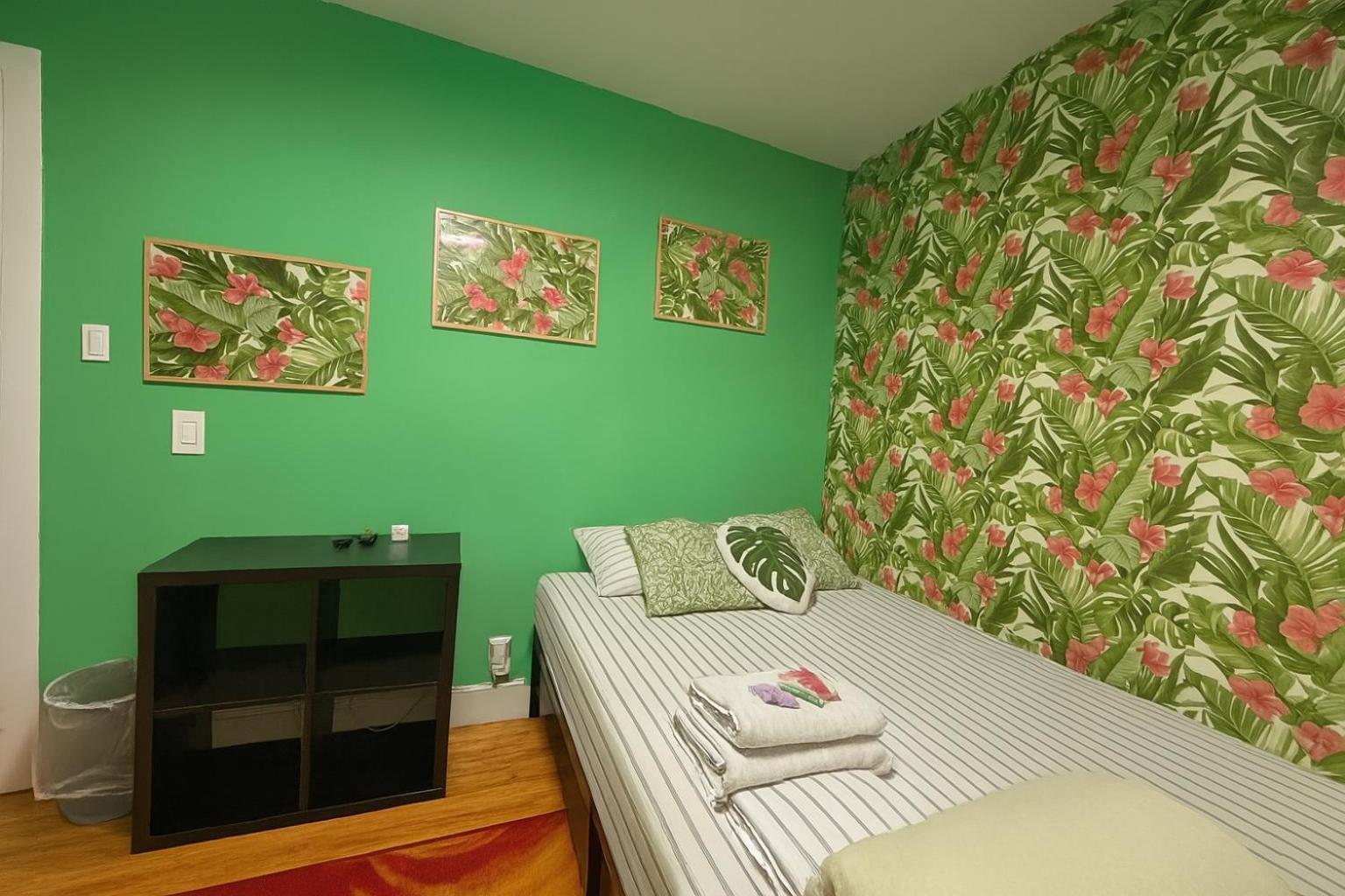 Tropical Style Room * New York