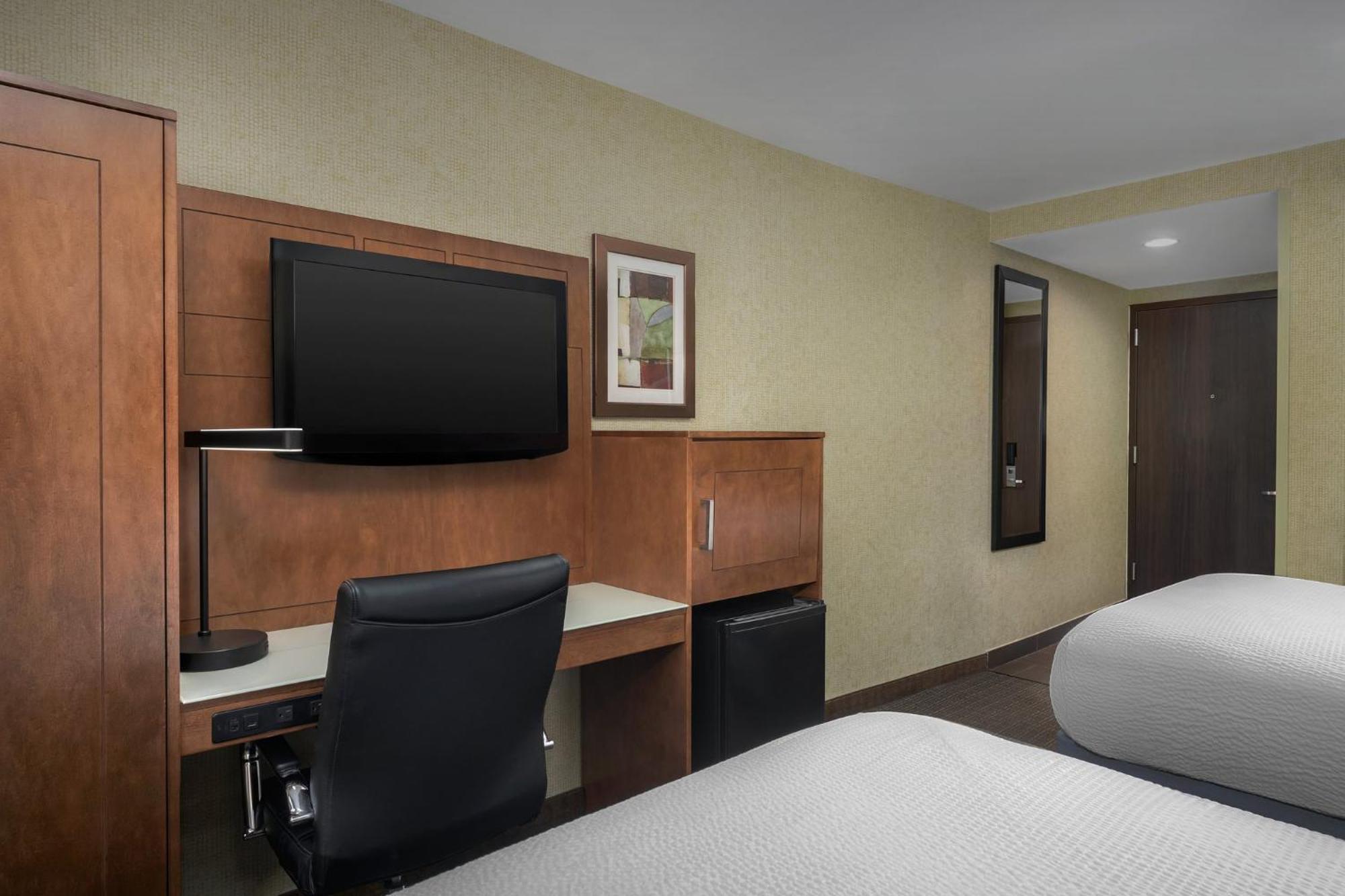 Express Manhattan Midtown West By Ihg Hotel New York