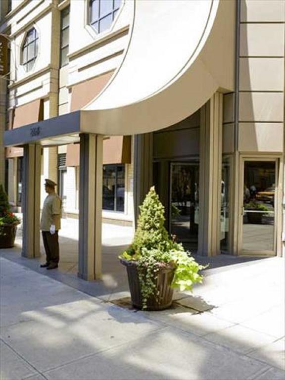 Global Luxury Suites At Ritz Plaza *