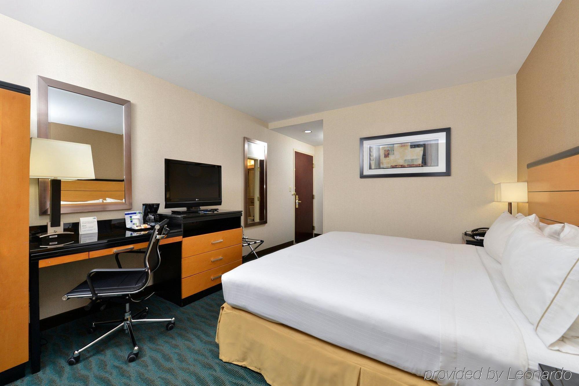 Express Kennedy Airport 3*