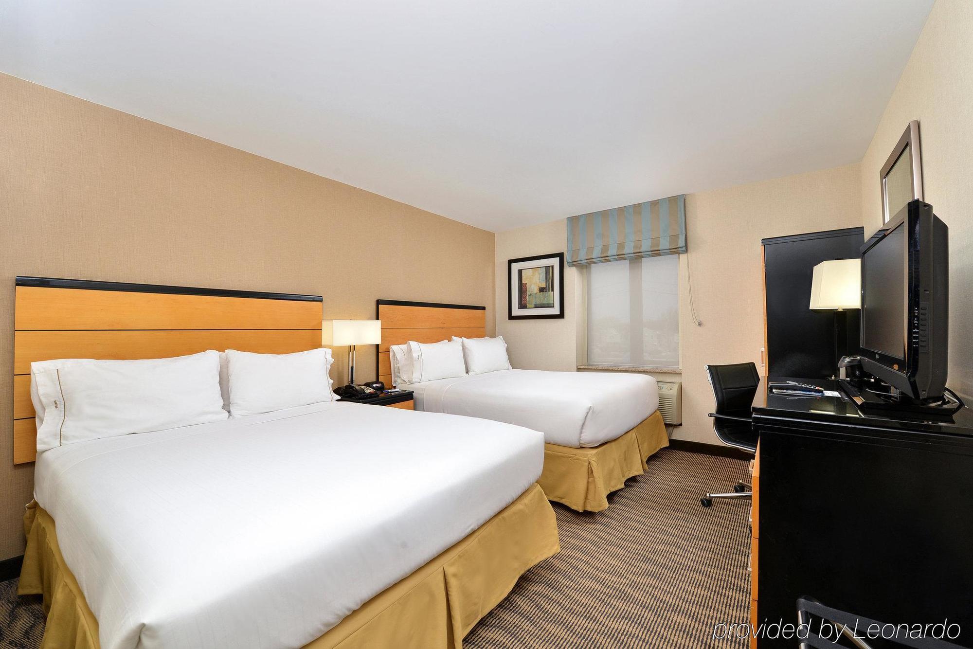Hotel Express Kennedy Airport 3*