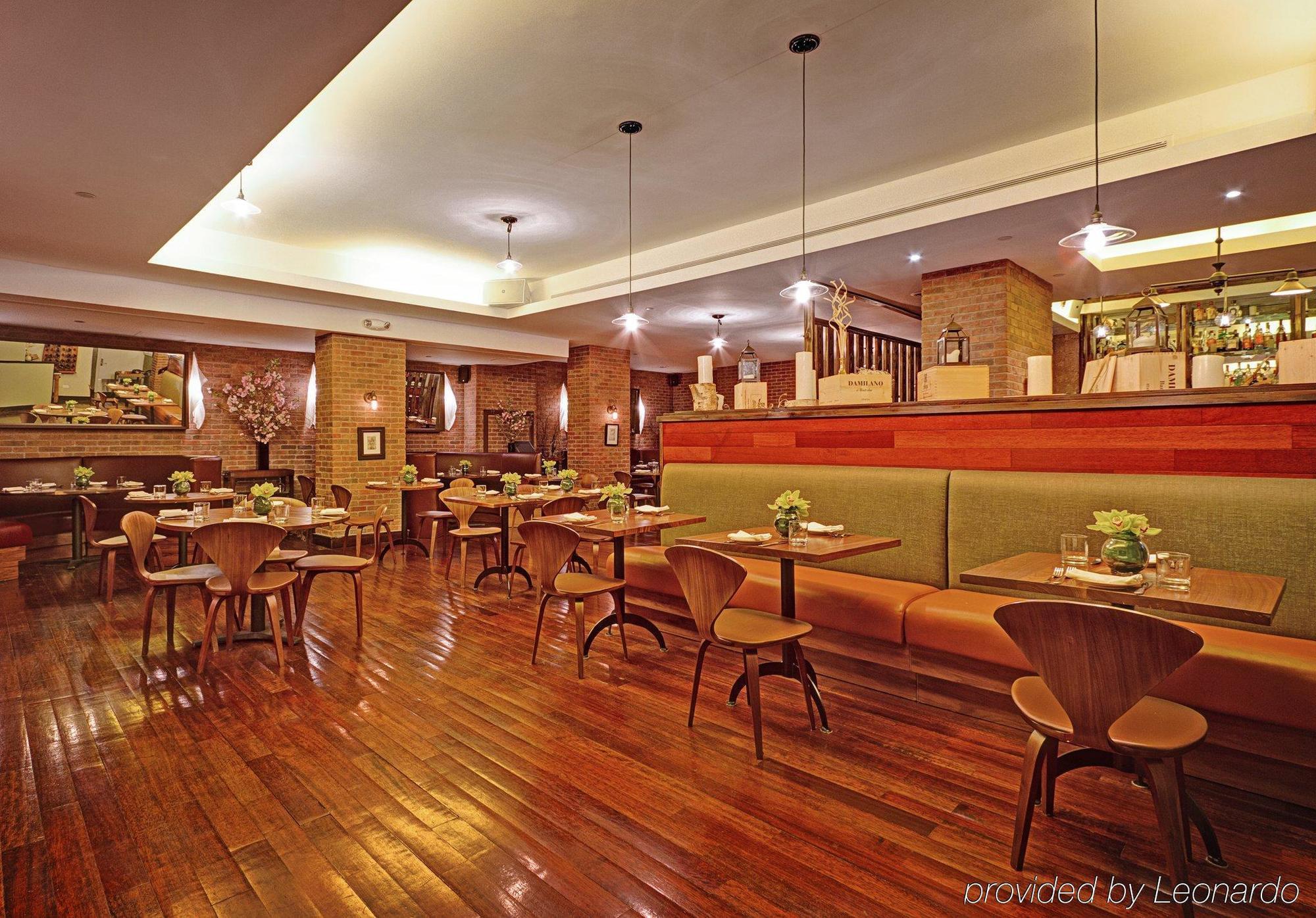 Hotel Giraffe By Library Collection 4*