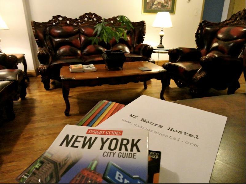 Ny Moore * Nova York