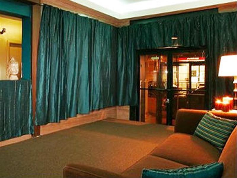 Hostal Broadway & *