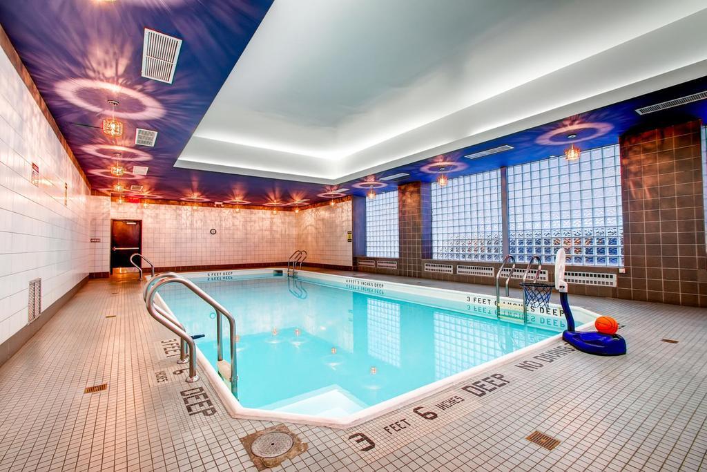 Global Luxury Suites At Ritz Plaza *