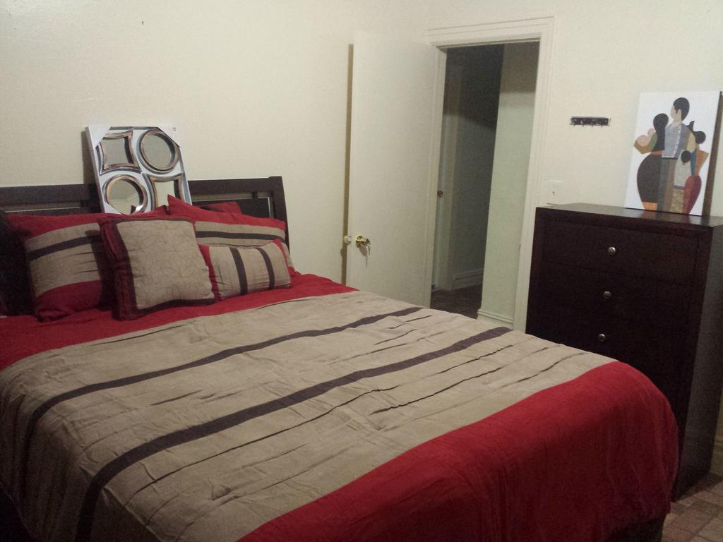Studio, One And Two Bedroom - Bronx Appartement