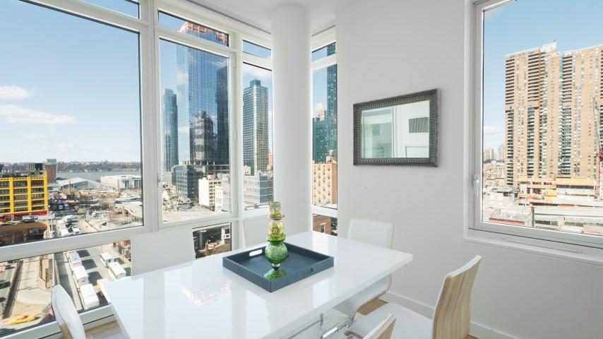 Times Square Luxury Suites *