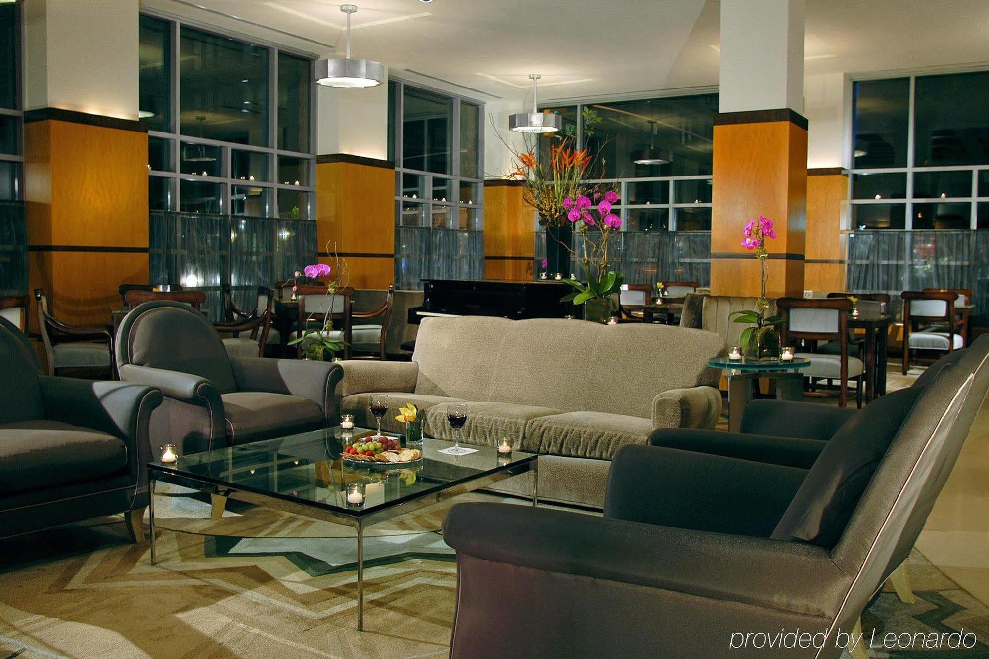 Giraffe By Library Collection Hotel