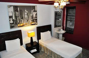 Broadway & Hostal Nueva York