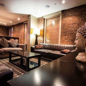 Hostal Broadway & *