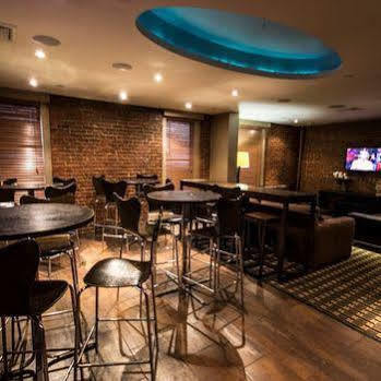 Hostal Broadway &