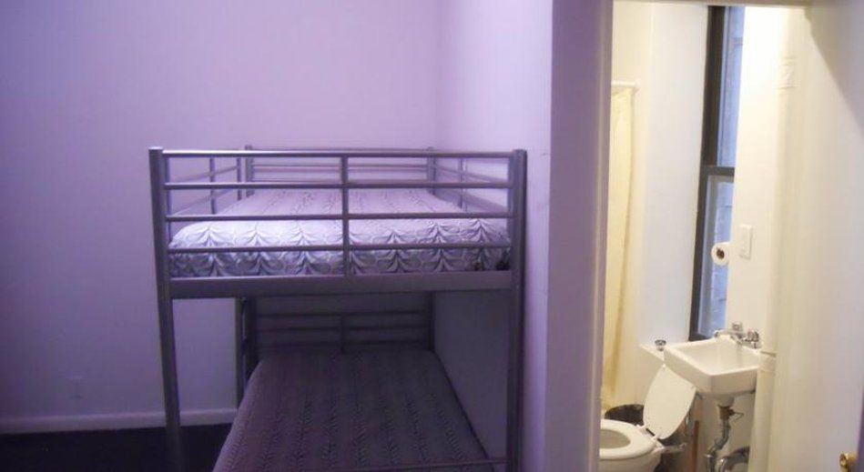 Park West Albergue *
