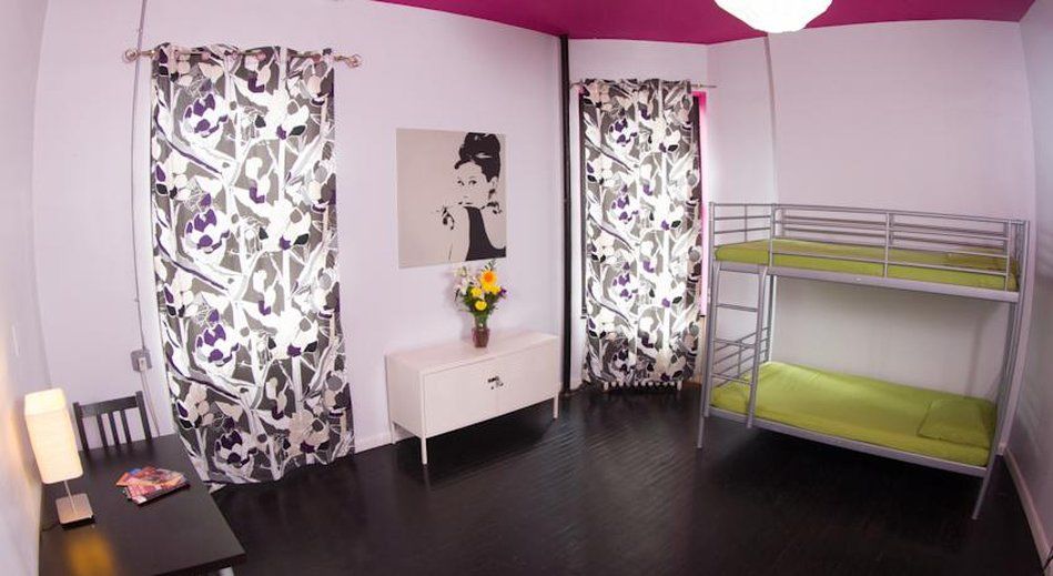 Park West Albergue *