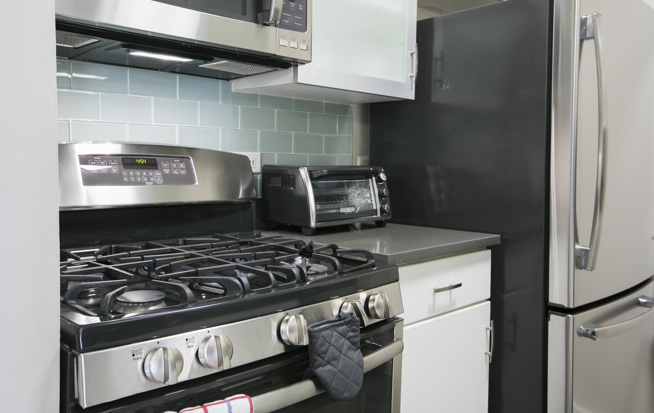 Brand New, Luxury Alcove Studio , Full Service Building Appartement *