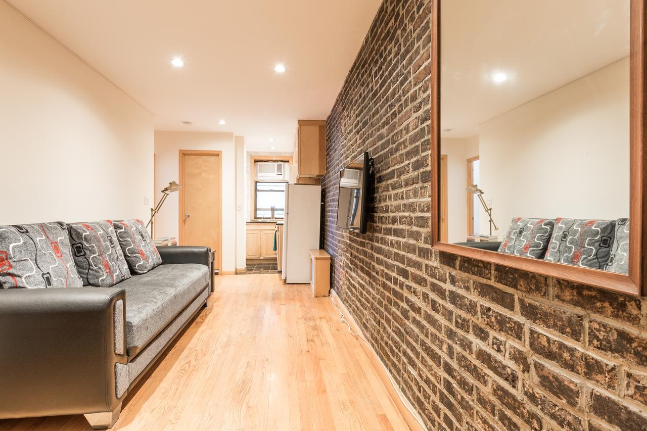 Deluxe And Stylish With Brick Wall Exposed Appartement