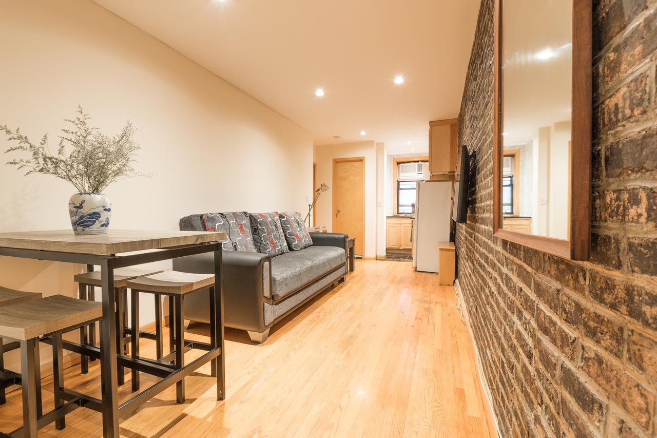 Deluxe And Stylish With Brick Wall Exposed Appartement *