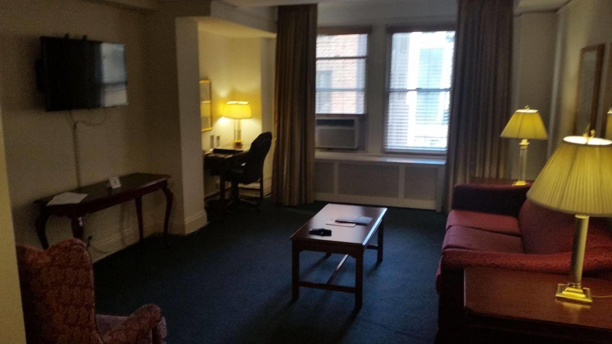 Salisbury Hotel 3*