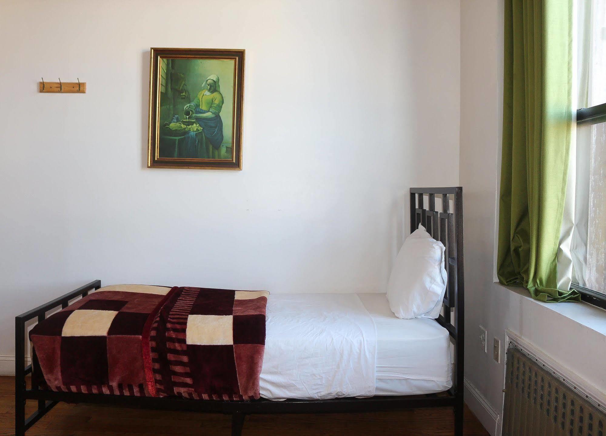 Ny Moore Albergue