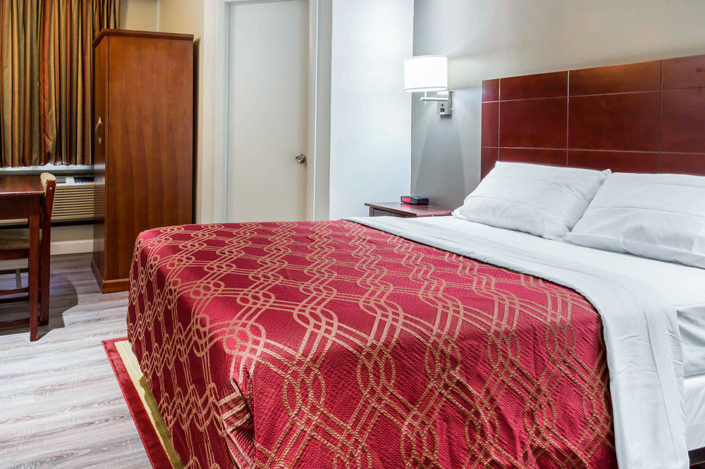 Hotel Econo South Ozone Park 2*