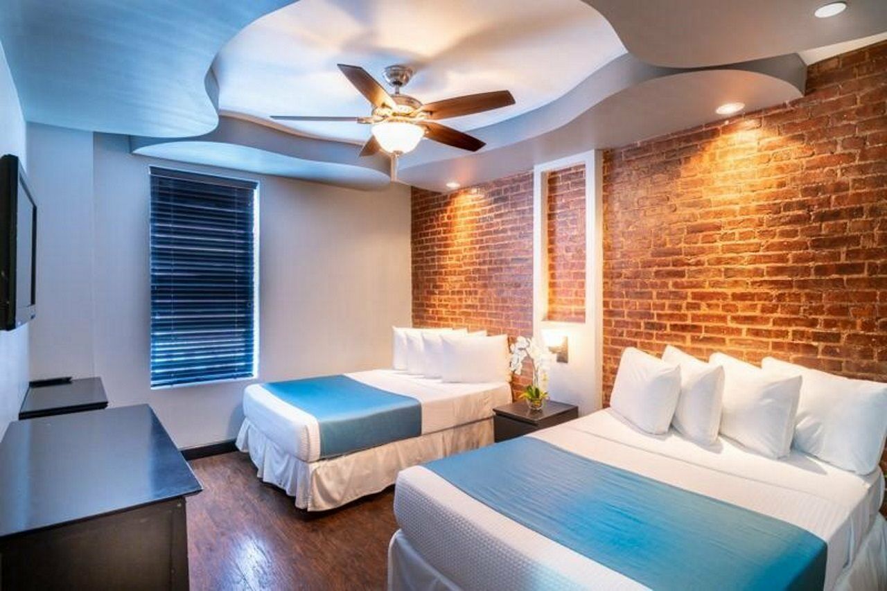 Hostal Broadway & Nueva York