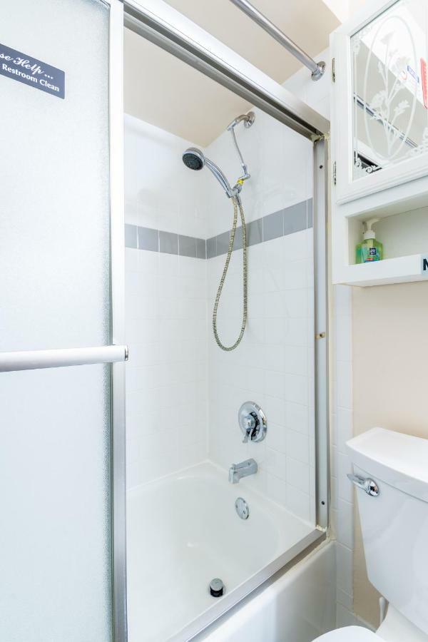 Two Bedrooms Manage And Supervise By Host Endless Features Amenities Dishwasher Washer Dryer Wifi Internet Services By Verizon Fios 960 Upload 960 Download Bi Monthly Free Housekeeping Services Huge 10000 Square Footage Appartement *